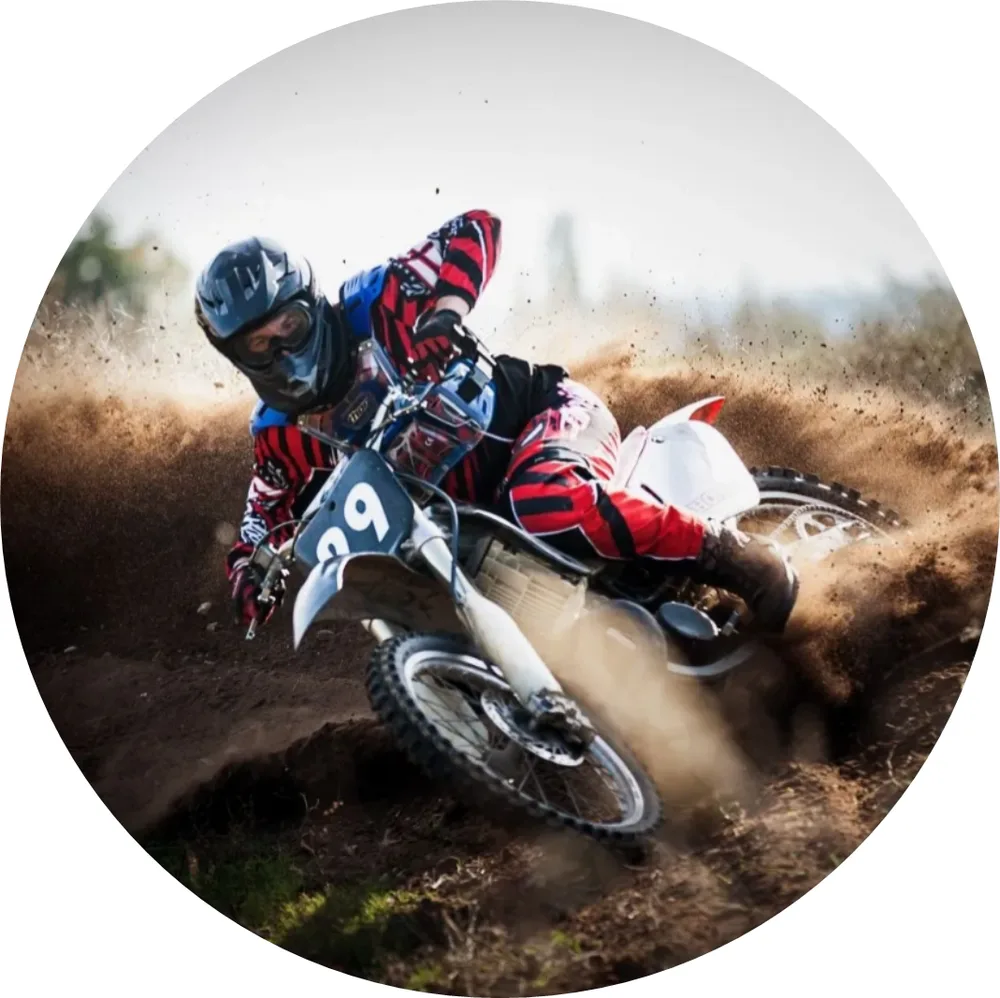 Motorka – motokros v prachu – jedlý obrázek na dort – jedlý obrázek na dort
