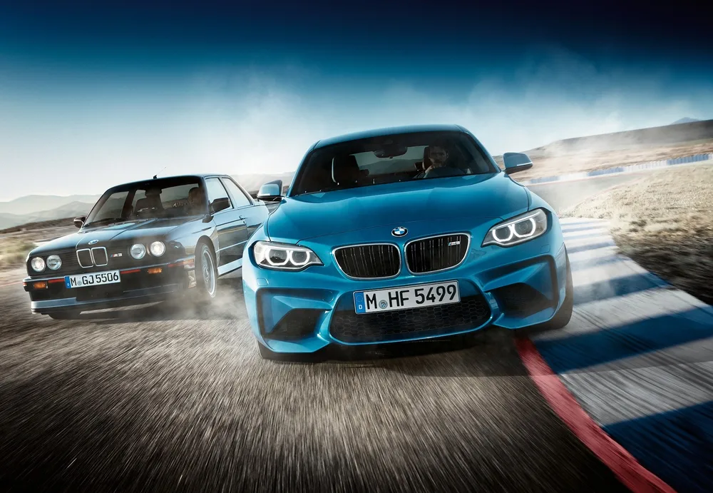 BMW – modré auto na šířku – jedlý papír na hranatý dort – jedlý obrázek na dort