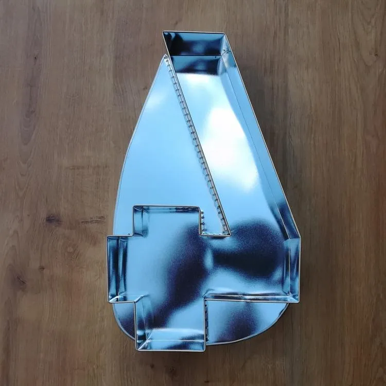 Dortová forma číslo 4 z pocínovaného plechu, výška 34 cm – Felcman