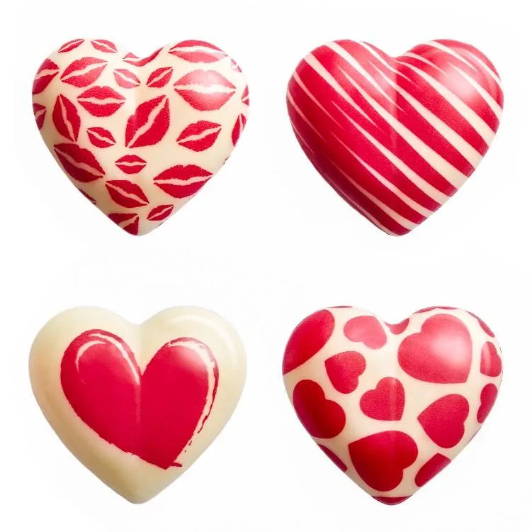 Čokoládová dekorace Srdíčko s růžovým potiskem Lovissimo, 3 × 2,7 cm (8 ks)