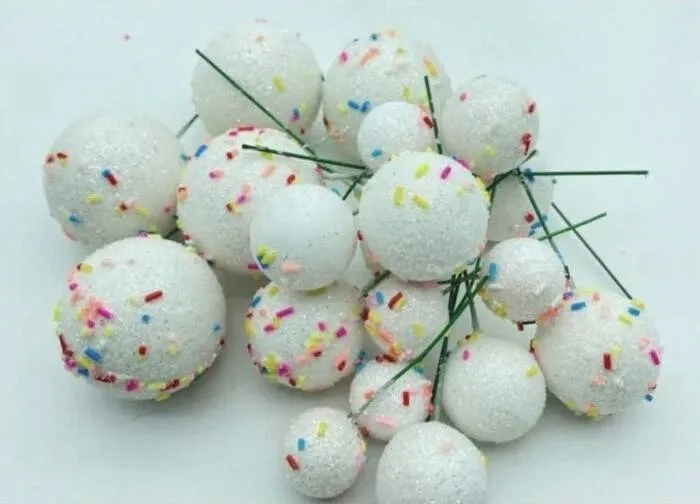 Zápich do dortu Koule bílé glitterové 2–4 cm (20 ks)