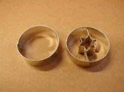 Vykrajovátka kolečka s hvězdou 3,8 cm, 2 ks – Felcman