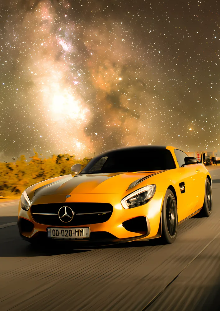 Auto – Moto – Žlutý sportovní Mercedes pod hvězdnou oblohou – jedlý papír na hranatý dort – jedlý obrázek na dort