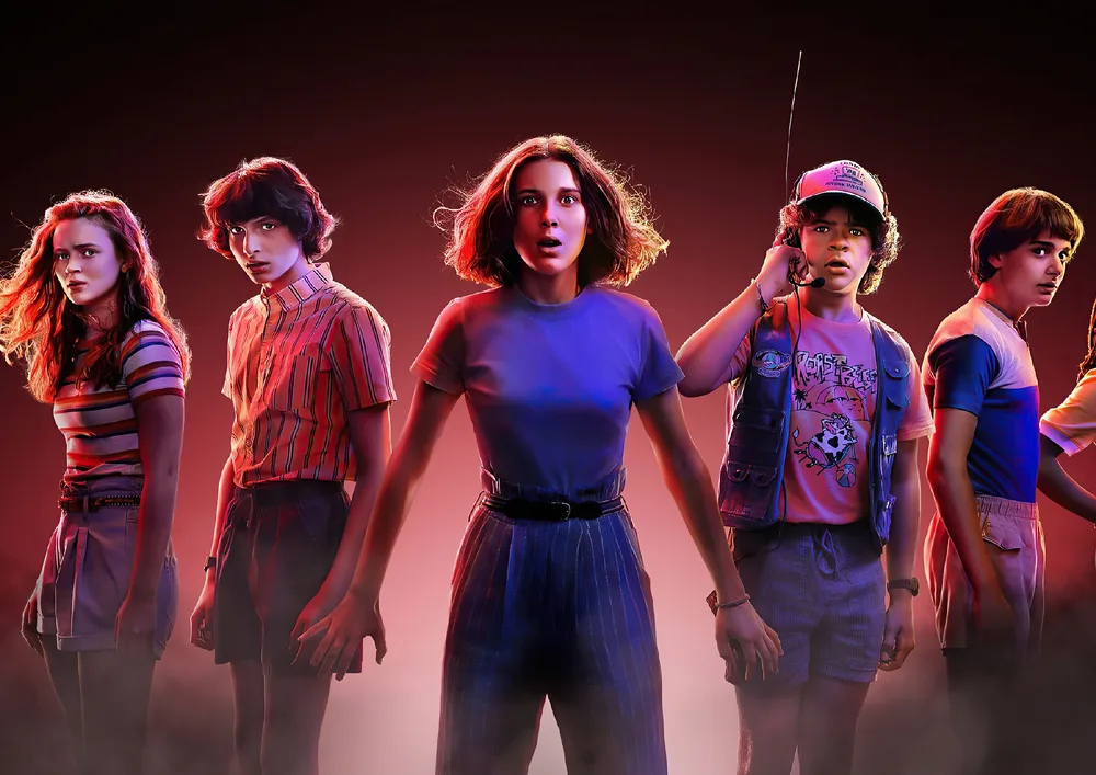 Stranger Things – parta z Hawkinsu – jedlý papír na hranatý dort – jedlý obrázek na dort