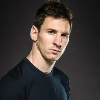 Fotbalista Lionel Messi – portrét v černém tričku – jedlý obrázek na dort