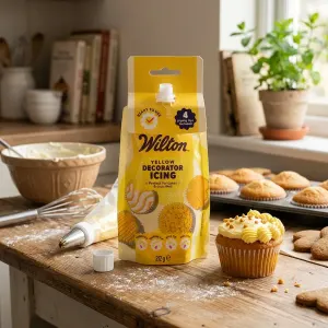 Žlutá zdobicí poleva Decorator Icing 212 g – Wilton