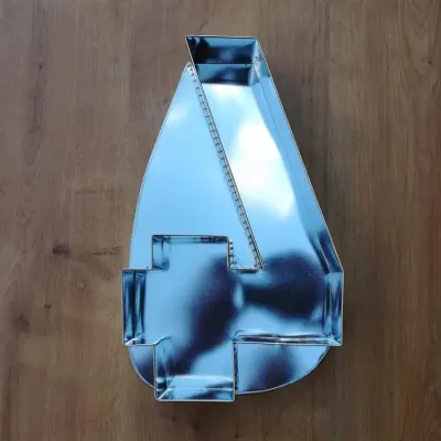 Dortová forma číslo 4 z pocínovaného plechu, výška 34 cm – Felcman