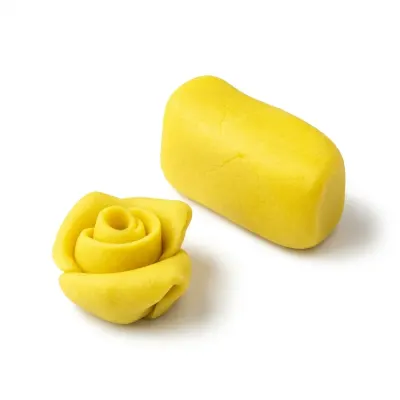 Pravý marcipán 30% mandlí žlutý 150 g – SweetArt