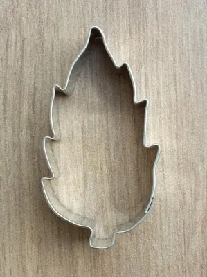 Vykrajovátko na cukroví Lísteček 7,5 × 5,6 cm – Felcman