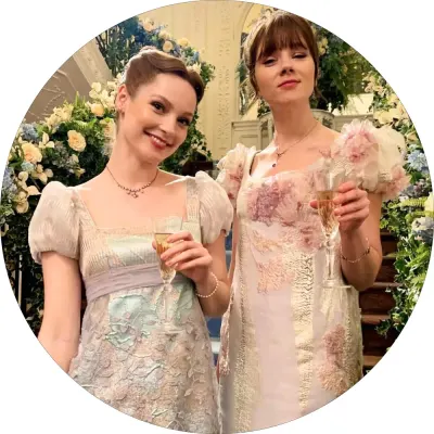 Bridgertonovi – Francesca a Eloise s přípitkem – jedlý obrázek na dort
