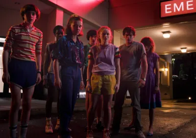 Stranger Things – parta před nemocnicí – jedlý papír na hranatý dort