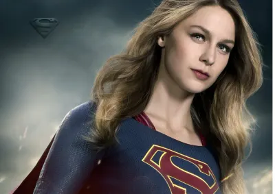 Supergirl – hrdinka v modrém obleku – jedlý papír na hranatý dort